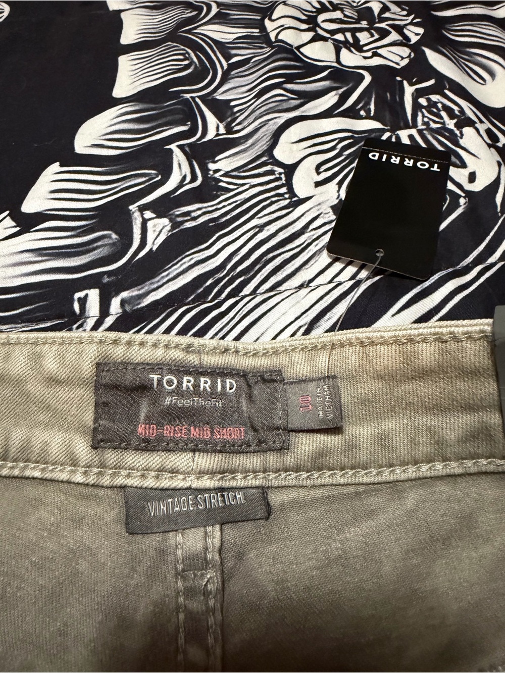 NWT Torrid smoke stack-Toned colored Cuffed Denim Shorts - Picture 3 of 6